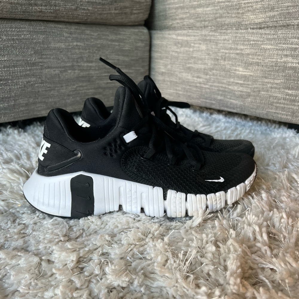 Nike Women's Free Metcon 4 Training Shoes